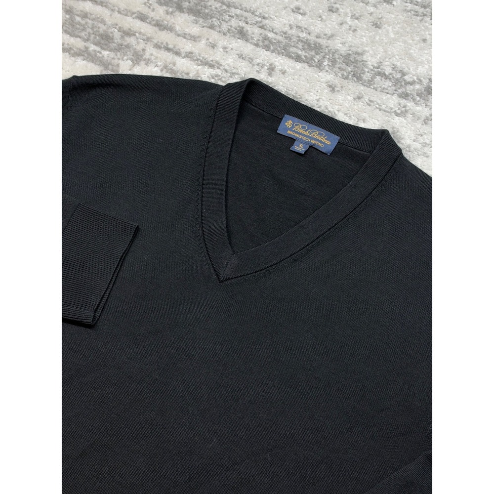 Brooks Brothers V-Neck Sweater Mens XL Black Brookstech Merino Wool Pullover